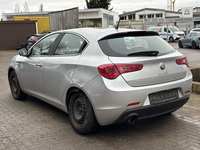 Aanzicht achter links