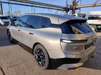 Widok z tyłu po stronie lewej