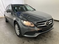 Pogled sprijeda desno