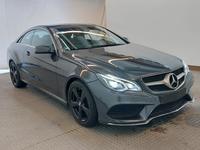 Pogled sprijeda desno