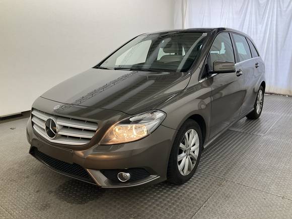 Pogled sprijeda lijevo