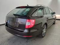 Aanzicht achter rechts