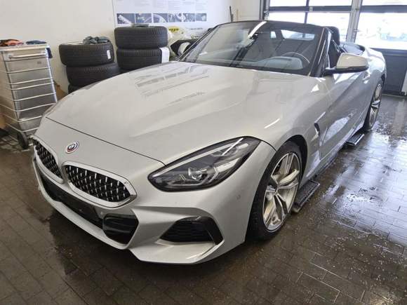 Вид спереди слева