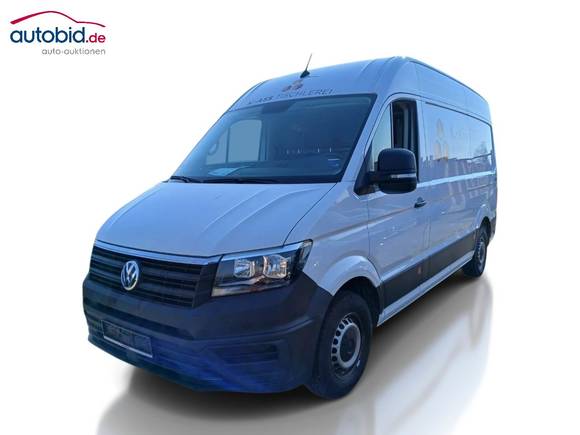 Skats no kreisās puses priekšā