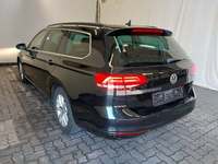 Vue de l’arrière gauche