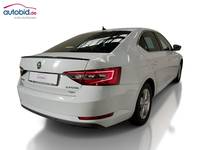 Aanzicht achter rechts