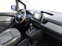 Вид на салон