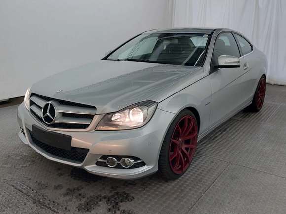 Вид спереди слева