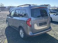 Vaizdas iš galo kairės