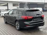 Vaizdas iš galo kairės