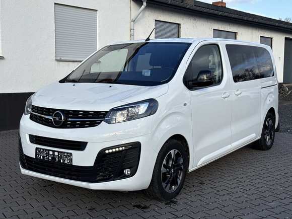 Vaizdas iš priekio kairės