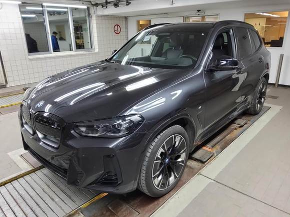 Vue de l’avant gauche