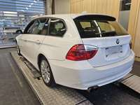 Vista traseira esquerda