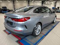 Pogled od pozadi desno