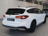 Pogled od pozadi desno