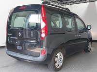 Skats no labās puses aizmugurē