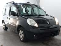 Skats no labās puses priekšā