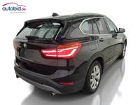 Skats no labās puses aizmugurē