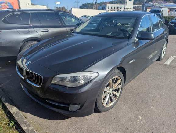 Vue de l’avant gauche