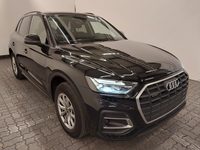 Pogled sprijeda desno