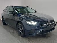 Pogled sprijeda desno