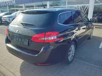 Vue de l’arrière droit