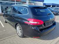 Vue de l’arrière gauche