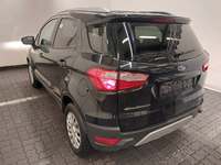 Vue de l’arrière gauche