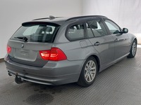 Skats no labās puses aizmugurē