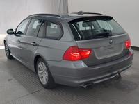 Skats no kreisās puses aizmugurē