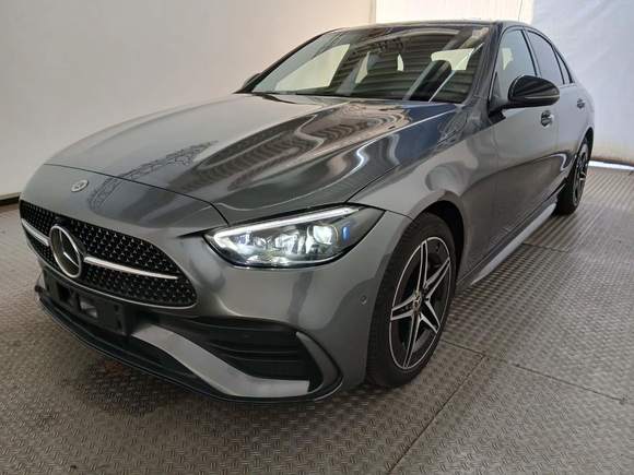 Skats no kreisās puses priekšā