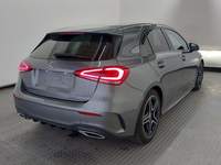 Skats no labās puses aizmugurē