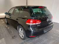 Skats no kreisās puses aizmugurē