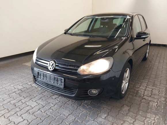 Skats no kreisās puses priekšā