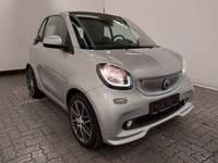 Pogled sprijeda desno