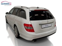 Vue de l’arrière gauche