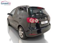 Vue de l’arrière gauche