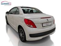 Vue de l’arrière gauche