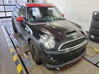 Pogled sprijeda desno