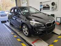 Pogled sprijeda desno