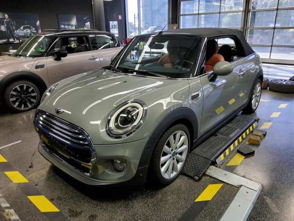 Pogled sprijeda lijevo