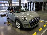 Pogled sprijeda desno