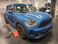 Pogled sprijeda desno