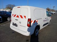 Skats no labās puses aizmugurē