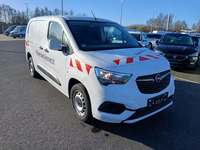 Skats no labās puses priekšā