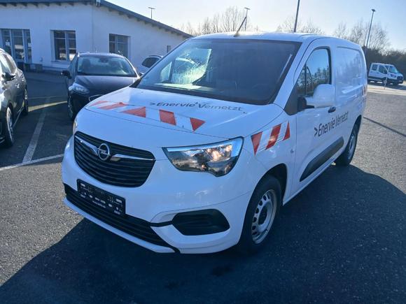 Skats no kreisās puses priekšā