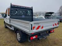 Pogled od pozadi levo