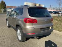 Вид сзади слева