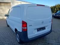 Widok z tyłu po stronie lewej