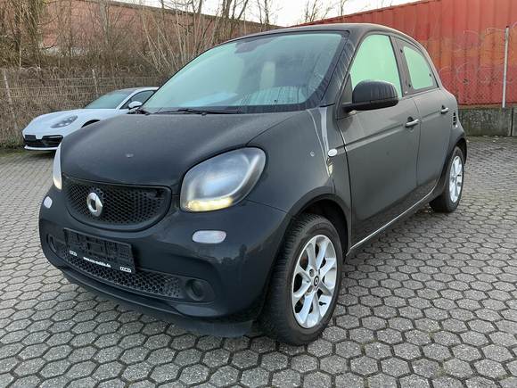 Вид спереди слева